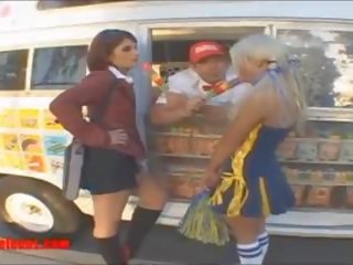 Icecream truck μαζορέτα και σχολείο damsel μοιράστε καβλί